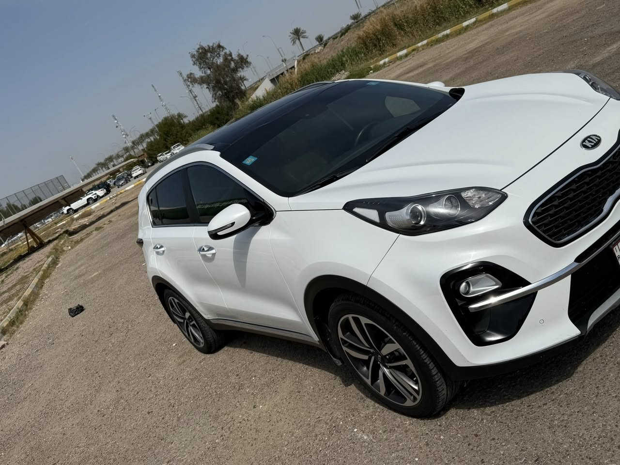 السلام عليكم 
سبورتج 2019 شكل 20 خليجي رقم بغداد بأسمي 
ماشيه 88 الف كيلو  سعرها 200 وبيها مجال بسيط 
سياره فول مواصفات الجي تي لاين 
بصمه / بانوراما / صندوق كهرباء / حساس امامي خلفي 
كراسي الاماميه كهرباء / هاند بريك بصمه / اوتو هولد / تبريد بيانو منفصل / شاشه كبيره / وباقي الموصفات المعروفه للسبورتج ، مكان السياره بغداد الدورة بيع او مراوس حسب القناعة ،التواصل واتس / ***********
