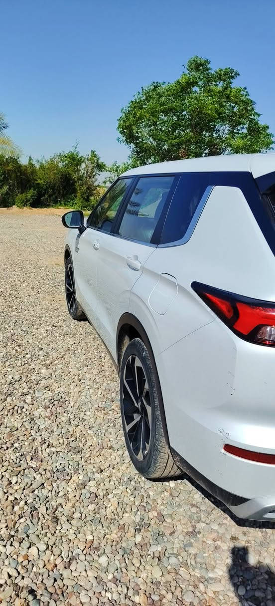 Mitsubishi Outlander SE
للبيع مقدمة ١٥٠ ورقة والباقي قصط شهري او مده

الموديل : 2023

اللون : ابيض

عداد المسافة : 33 الف مايل

حجم المحرك : 4 سلندر (2.5L)

الضرر : كما موضح بالصور

رقم كركوك

المواصفات : SE

تشغيل بصمة
ابواب بصمة
هاند بريك بصمة
دخول ذكي بصمة 
4 كاميرات 360 درجه 
تبريد قطعيتن امامي وخلفي
صندوق كهربائي
مراية اشارة ورادار 
ويل كروم
تحكمات استيرن
اضاءات زينون كامل امامي وخلفي
حساسات امامي خلفي
رادار مانع تصادم امامي 
تحكمات ستيرن جهتين 
كروس سرعة
كير شفتات خلف الستيرن 
وضعيات قيادة 6  
نظام اوتو هولد 
نظام مانع الانزلاق 
عدد المقاعد 7 راكب 
وبقية المواصفات المعروفه
الموقع كركوك الزاب شميط 
‏‎للاتصال والاستفسار :

***********
