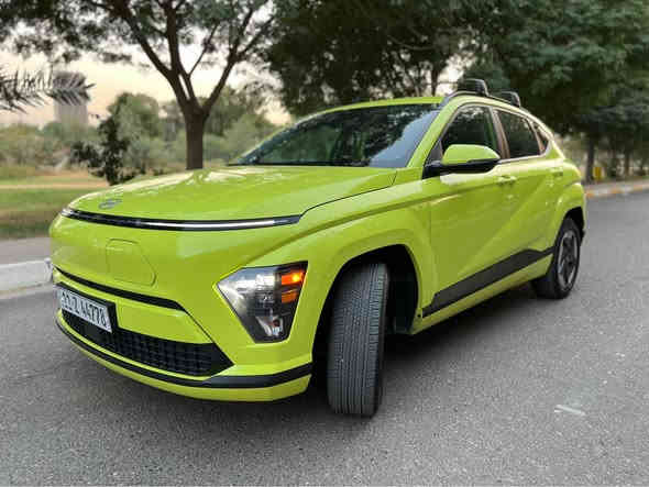 السلام عليكم
🍋اللون مميز 
كونا الشكل الجديد ٢٠٢٤  وارد امريكي طخه جدا بسيطه اسفل الرقم الخلفي ودعاميه مبدله نفس اللون يعني بدون صبغ 
فول كهرباء 
بصمه كراسي كهرباء تبريد شاشه 
رادار توقف ذاتي عند الاقتراب 
تحديد السرعه 
ماشيه ٣٦ الف كيلو 
رقم بغداد حلو شبه مميز بسمي 
مكان السياره بغداد الجادريه 
السعر ١٨٢ ورقه 
*********** بغداد
