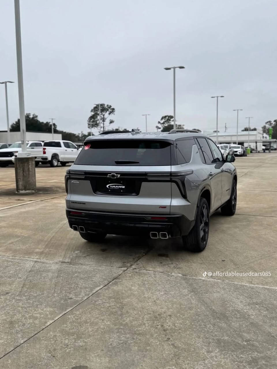 شوفرليت ترافرس R/s 2024
مرقم بغداد شهداء كاملة 
مواصفات 
محرك ..2.5 لتر، 4 أسطوانات، توربو 8A
328 حصان
7راكب 
مواصفات معروفة ..
مقعد الصف الثالث
نظام تثبيت السرعة التكيفي
أبل كار بلاي
كاميرا محيطية 
مراقبة النقطة العمياء
بلوتوث
مقاعد مُدفأة
الدخول بدون مفتاح
مقاعد جلدية
باب خلفي كهربائي
مقاعد كهربائية
مساحات استشعار المطر
مكيف خلفي
بدء التشغيل عن بعد
جاهز للراديو عبر الأقمار الصناعية
فتحة السقف /
حزمة السحب
ميزة نظام الصوت Bose Premium المكون من 12 مكبر صوت
نظام ملاحه 
نقطة اتصال واي فاي وهواي مواصفات 
 سياره جاهزه من كل نواحي مكان سياره بغداد 
رقم هاتف *********** 
سعر 3 شدات 70 ورقه وبيهة مجال
