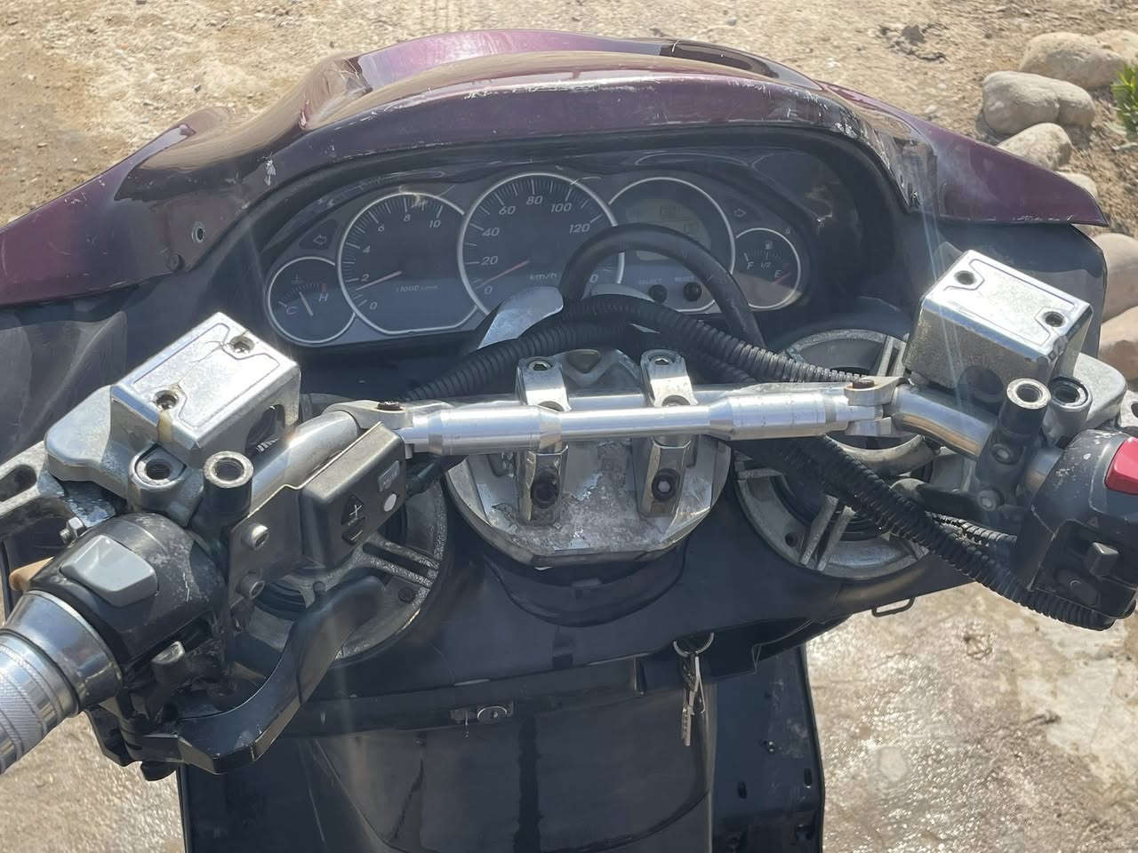 سلام عليكم ماجستا
دبل رون 
جاهزه نقصها فقط دواسات الي على اليمنه وعلى اليسره 
كلها شغاله 
مابيه اي نقص 
منفيس موجود 
موديل 2010
مكانها بابل الاسكندريه ***********
