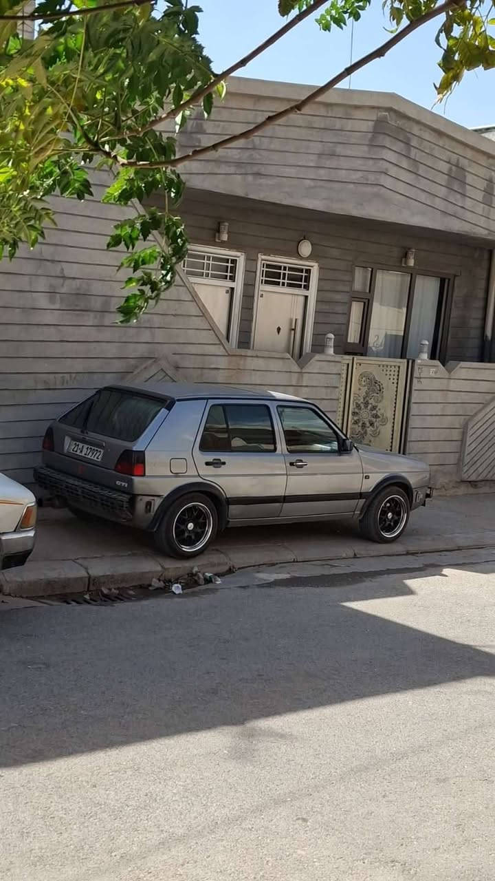 گۆلف مۆدیل ١٩٩٠ سەیارەکە ویلی دوو سایزی لەسەرە سالانسا سپۆرت شوتەی کراوە بە سپۆرت لایتی عەدەسەی سەیارەی مۆدیل بەرزی بۆ دانراوە براجکتۆر سەیارەکە پاوەرە  ،سەیارەکە رەقەم باریکە بەناوی خۆمەوەیە و سەنەوی بەسەرچووە  بئ ليدرانه پيشوو پشتى كه پسه ٣٥$ مه عامه له . السليمانية, العراق


**إذا كنت صاحب هذا الإعلان وتريد حذفه لأي سبب، رجاءا أرسل رسالة إلى الدعم الفني**