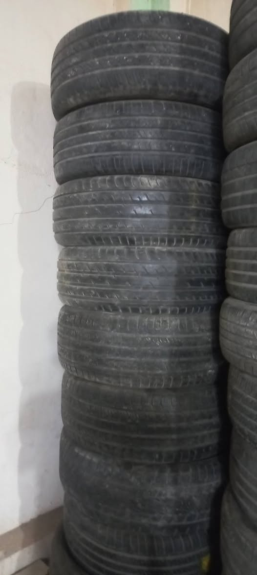 سلام عليكم تايرات فتح عراقي مستعمل نضيف كل القياسات ١٤ الى ٢٠    العدد ٣٣ زوج ابيع شلعه وحده  مابيع اقل  سعرالزوج ٨ الف مكاني نجف شارع المطار مقابل النصار قرب ملحق الروان***********
