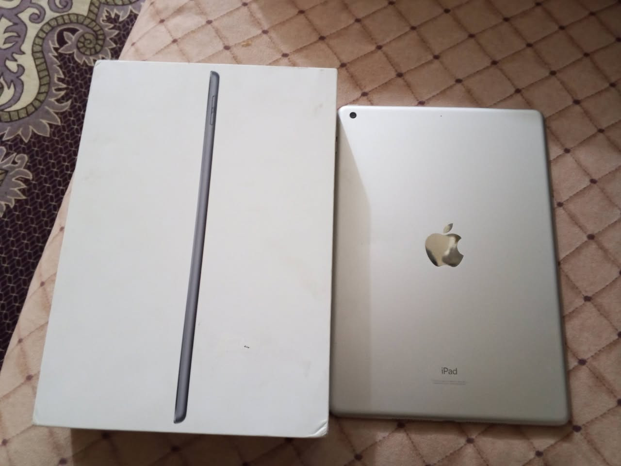 سلام عليكم ايباد تسعة ذاكرة 256 مبدل شاشة إصلية بطاريتة جديدة يعني المية تكفيك يوم كامل وروح افحص اي مكان مكاني نجف الاشرف ***********  السعر350
