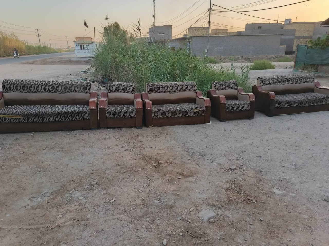 غراض للبيع شارع ٨٠
***********
