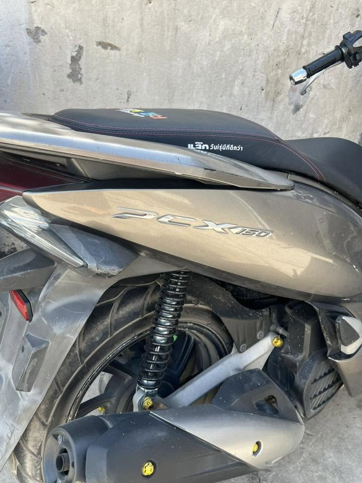 السلام عليكم اخوتي طيبين pcx جيل ثالث 150 ياباني يعني kf  دراجه تخبل محرك مكفول دهن موتل بانزين كله محسن الله شاهد نضافه الكفرات كدام عينكم 80/100 مكانها بغداد 
وهاذا رقمي شراي بي خير ويدلل يشلع عيوني ***********

