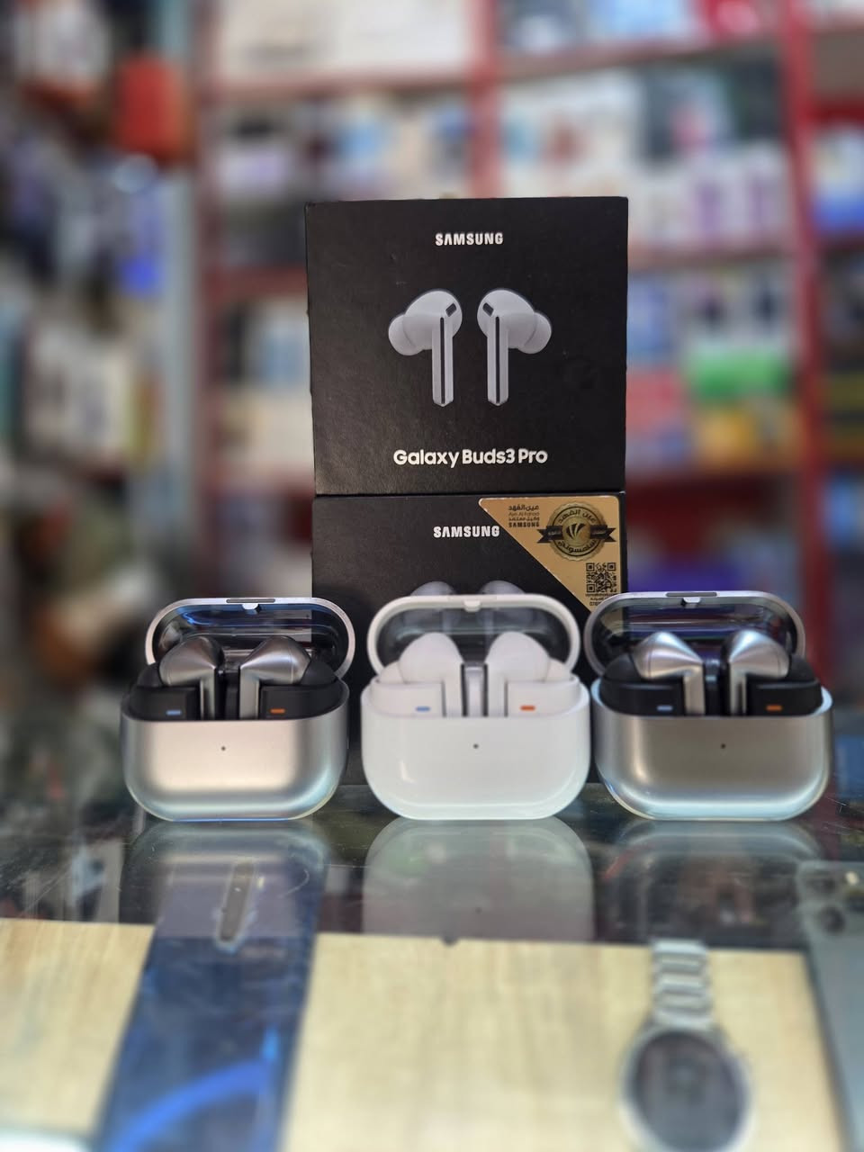 السلام عليكم
Samsung galaxy buds 3 pro

متوفر 3 قطع نظافه 💯

متوفر قطعتيتن لون اسود
ومتوفر قطعه وحده لون ابيض

مواصفات رووعة
تقنية الغاء الضوضاء Noise cancellation

سعر القطعه 125الف قفل
مع العلم سعر الجديده ب210

بابل سوك الحله شارع المكتبات مكتب الماسه للموبايل 
متوفر توصيل جميع المحافظات 
***********
***********
