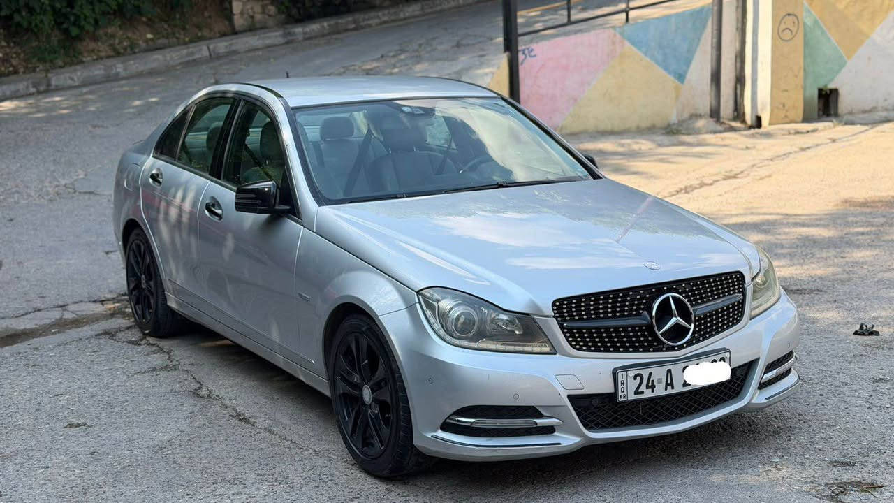مارسدس موديل 2012حجم C200سياره جديد لوك  بدون صبخ حتي دعاميات بدون صبخ 200الف كيلومتر ماشيه رقم دهوك سنويه رقم جديد سياره ع وضع شركه وارد الماني ضمان دولي ٣سويج مال شركه برغي ماناقص سعر 120ومجال مراوس ب رقم شيمالي فقط مكان قضاء عقره اكر, نينوى


**إذا كنت صاحب هذا الإعلان وتريد حذفه لأي سبب، رجاءا أرسل رسالة إلى الدعم الفني**