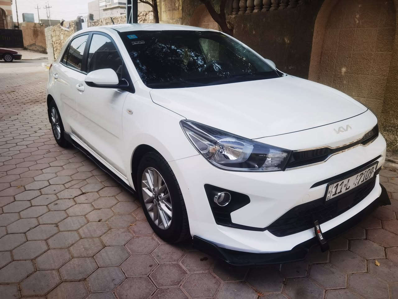 السلام عليكم
من رخصة الادمن 
كيا ريو هاتش باك موديل ٢٣ نص فول
كير ومكينه مكفولات 
مكينه ٣ سلندر تيربو  
وراد كوري بيه فقط جاملغ خلفي صبغ
السياره كلش نضيفه واحلا من الصور 
رقم بغداد بأسمي
مكان السياره /الانبار الرمادي 
للأستفسار اكثر ***********
