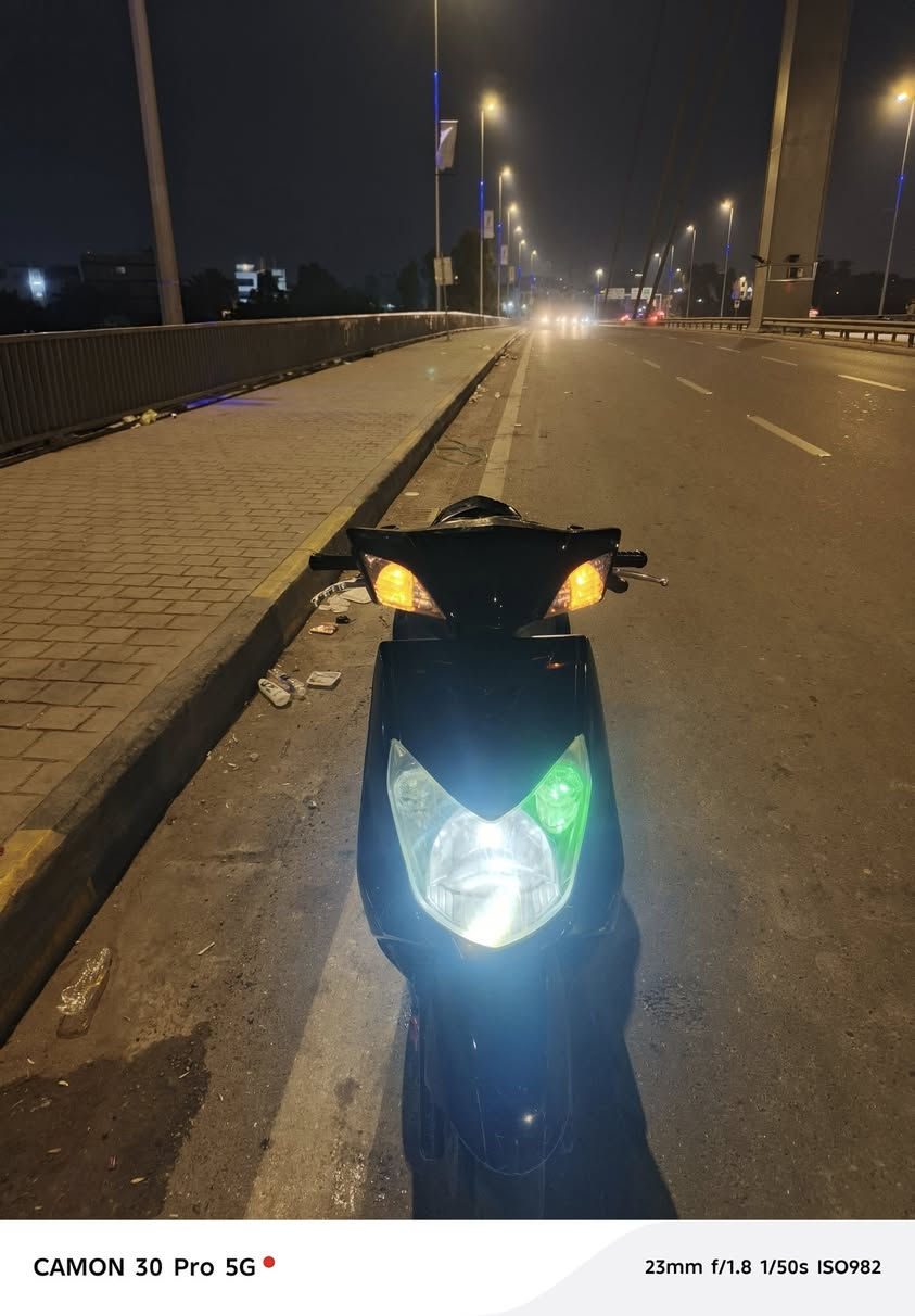 سكنس فحل نوزل دراجة نظيفة مكينة خير من الله كهربائيات شغالة اشاير كاملة لايت زنون 
السعر 600 وبيهة مجال 
المكان الاعظمية
الرقم ***********
