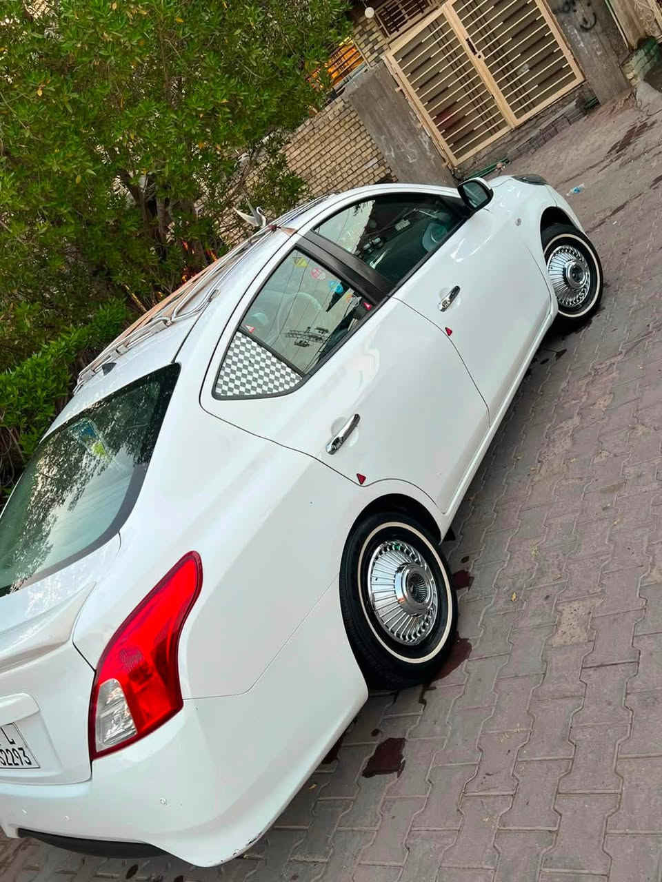السلام عليكم نيسان مصري مديل2024 سيارة جديدة فقط بارد بل جاملغ الامامي الباقي كفاله عل سونر سيارة جاهزه ابيع هي وعراض البيها رقم بغداد بسمي سعر 111 وبيها مجال مكان بغداد شعب ***********
