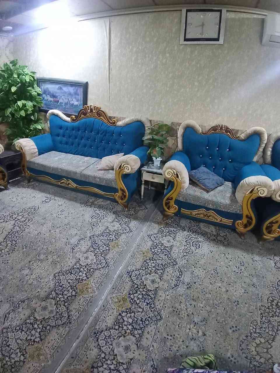 تخم ونص كرويتات.. تاج ملكي.. ١٤ مقعد مستعمل.. نظيف مكانه كربلاء حي العامل السوگ الاخير قرب مجمع ال باقر.. السعر ٦٠٠ مجال بسيط.. ت ***********

