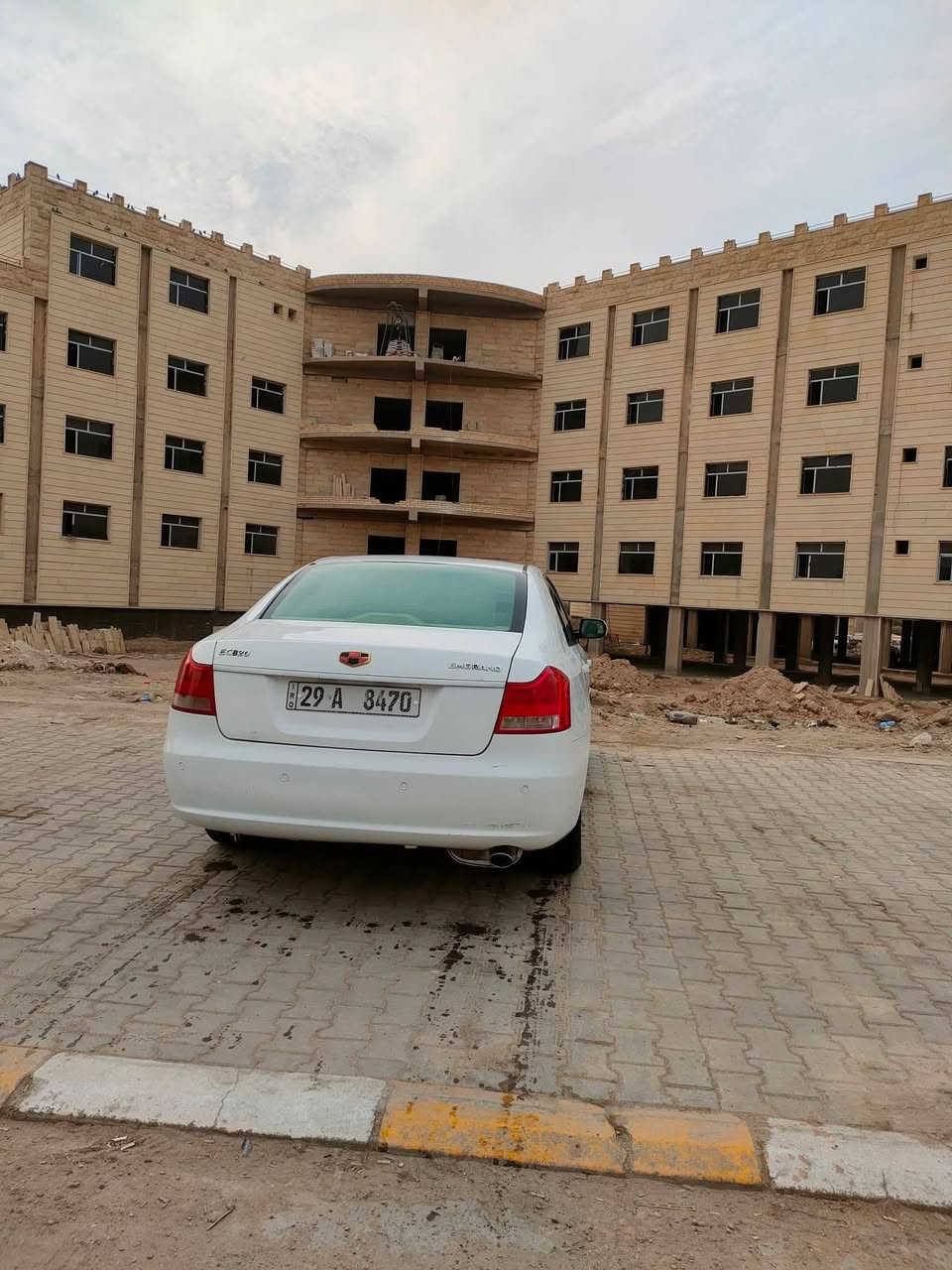 امكراند موديل 2013 محرك 2000 
شرط السونار بيها صبغ بالهلالات ، فتحة سقف ، تبريد تدفئه ، دواخل افلون كله جلد ، محرك و كير ميستيوبيشي ياباني بلاد مو تحوير 
باسمي رقمها واسط سنويه لل29 ، مكانها بالكوت ب72 و بيها مجال 
*********** واتساب
