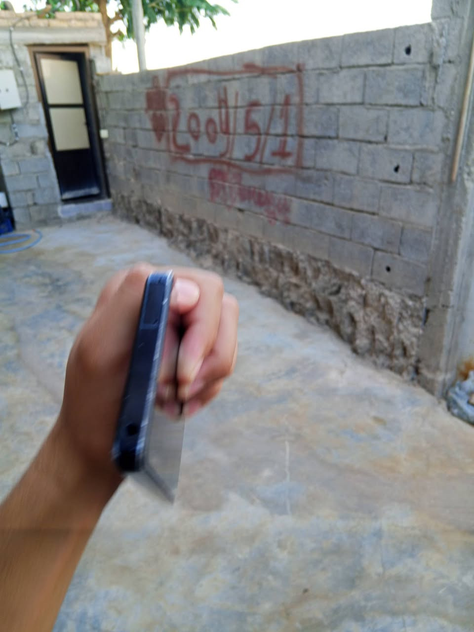 سلام عليكم جهاز وحساب ببجي للبيع او مراوس تفاصيل اكثر خاص 
إليك مواصفات هاتف AQUOS R7 من شركة Sharp:
الشاشة: 6.6 بوصة Pro IGZO OLED
الدقة: 2730 × 1260 (WUXGA+)
معدل تحديث متغير حتى 240Hz
سطوع يصل إلى 2000 شمعة
دعم Dolby Vision. �
Gizmochina +١
المعالج: Qualcomm Snapdragon 8 Gen 1
الذاكرة:
RAM: 12 جيجابايت
التخزين: 256 جيجابايت
يدعم بطاقة microSD. �
phonemore.com +١
الكاميرا الخلفية:
47.2 ميجابكسل بمستشعر كبير قياس 1 بوصة
عدسة مطورة بالتعاون مع Leica
تصوير فيديو حتى 8K. �
Gizmochina +١
الكاميرا الأمامية: 13 ميجابكسل. �
phonemore.com
البطارية: 5000 ملّي أمبير مع دعم الشحن السريع والشحن اللاسلكي. �
ソフトバンク +١
النظام عند الإطلاق: Android 12.
المزايا:
مقاومة الماء والغبار بمعيار IP68
بصمة مدمجة داخل الشاشة (فوق صوتية)
سماعات ستيريو
منفذ سماعة 3.5 مم
دعم شبكات 5G وWi-Fi 6 وBluetooth 5.2 وNFC. �
phonemore.com +١


**إذا كنت صاحب هذا الإعلان وتريد حذفه لأي سبب، رجاءا أرسل رسالة إلى الدعم الفني**
