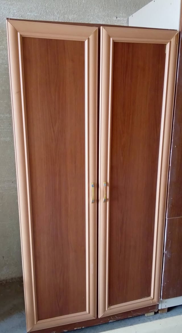 سلام علیکم بەڕێزان. ئەم ئەشیایانە بۆ فرۆشتن لە سلێمانی..
غەسالەی عادی  توشیبای ئەسڵ 7 کیلۆ //  90 هەزار
دۆڵابی قاوەی  // 45 هەزار قفڵ
کانتۆری نوێن باڵۆنپرێس زۆر زۆر تازە 450 قفڵ
تەختەی هەڵواسینی داوو دەرمان //  12 هەزار
کانتۆری یەک تاک // 75 هەزار
تەباخی چوارچاوی سەر کەوانتەر  // 25 هەزار .ژێرەکەی کەمێک ژەنگی هەیە..
کەوانتەری ئەلەمەنێۆم سارای ئەسڵ // قیاس // 2مەترو نیو//325 هەزار


**إذا كنت صاحب هذا الإعلان وتريد حذفه لأي سبب، رجاءا أرسل رسالة إلى الدعم الفني**