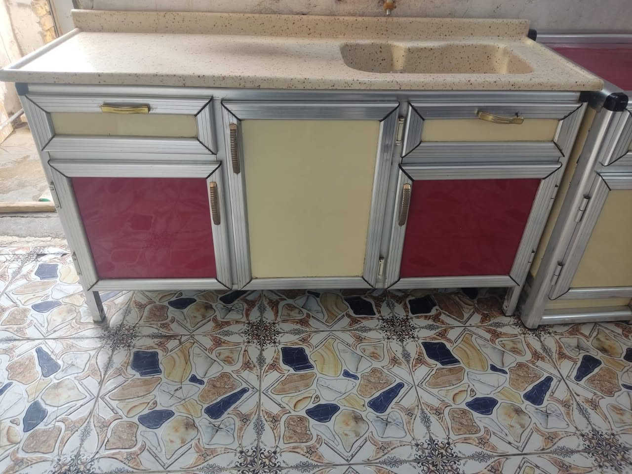 السلام عليكم كاونتر وثلاجه للبيع
كاونتر 250
وثلاجه 150
استفسار ع رقم / ***********
