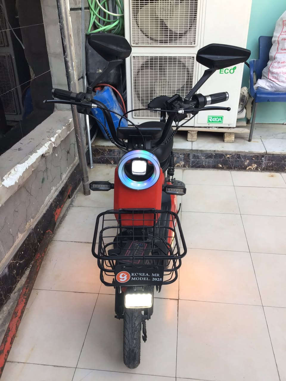 سلام عليكم دراجة شحن لبيع نضيفه أي عطل ما بيهه مكاني بغداد الغزاليه بيهه أربعه  سوجات وبصمتين وكرتين مستخدمه ١٥يوم السعر ٣٥٠ بيهه مجال ***********
