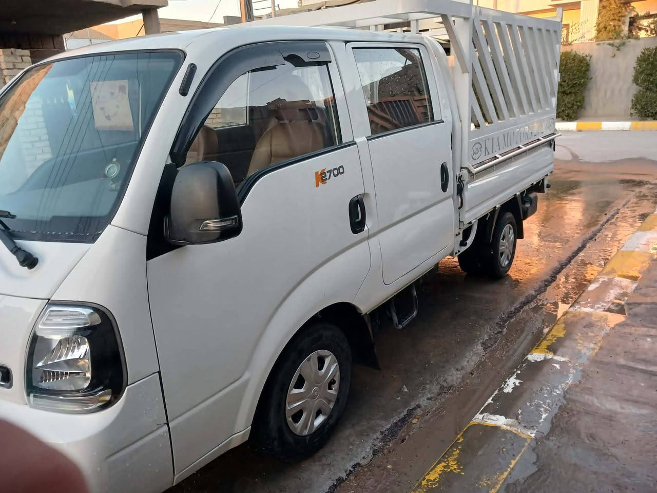 السلام عليكم ورحمة الله وبركاته 
مكلف بالنشر 

كيا عموشا حمل دبل قماره  للبيع  موديل 2024    محرك 2700  سنويه نافذه 29  تحويل ثاني يوم   بيه طخه بين البابين  مال باب الصدر   السعر  165 للاستفسار الاتصال على الرقم  ***********
