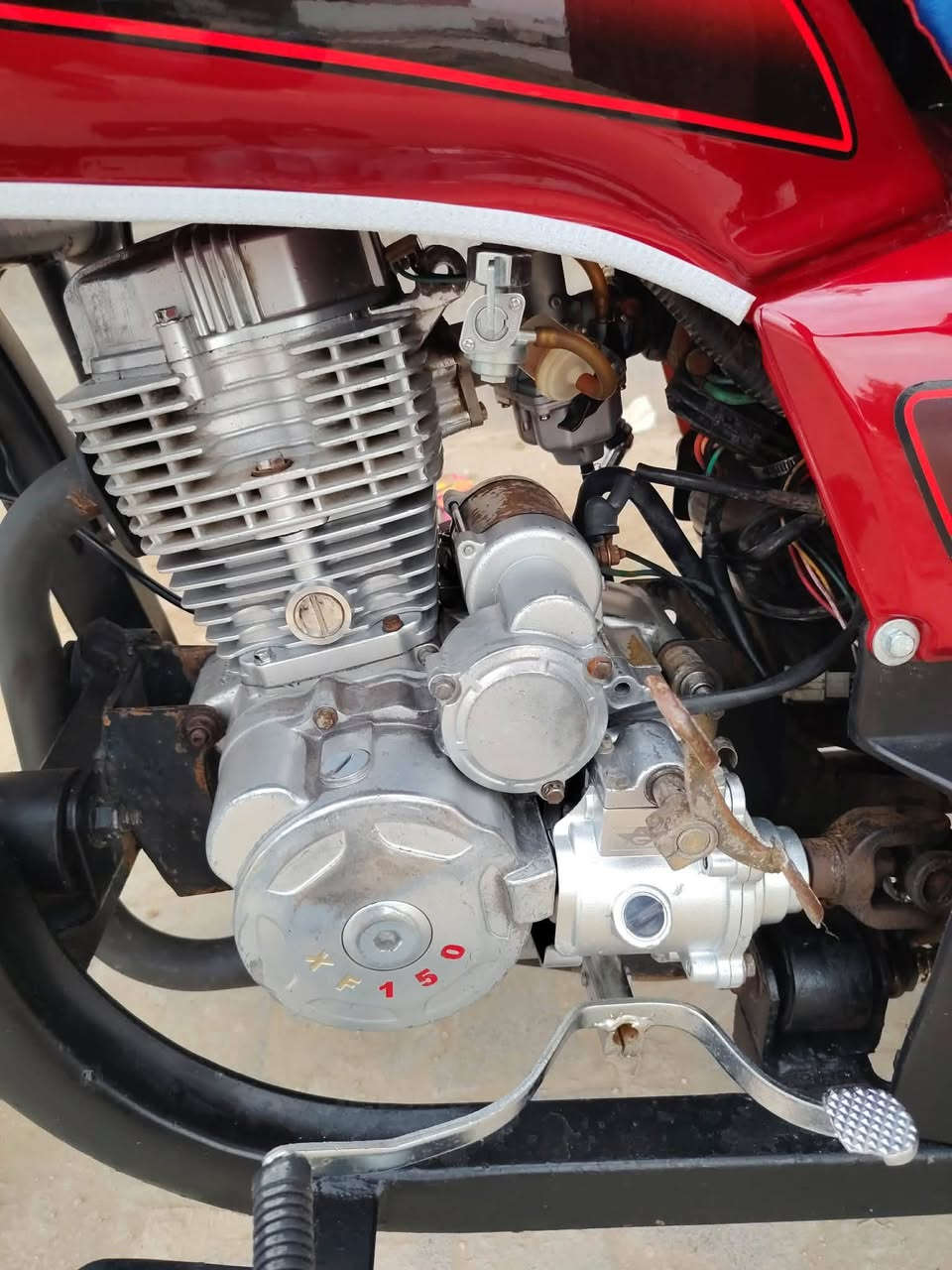 سلام عليكم ستوته للبيع صقر جمره بتره باب أول موديل2019 شرط الفحص كهربائيات شغاله دبلات شغاله ركبه وشاصي مكفولات مكينه وكير مكفولات بدي مكفول فقط مصبوغ من داخل حراري تخم تاير جوبلس أوراق كامله واصليه مكان ديوانيه مركز المدينه ***********
