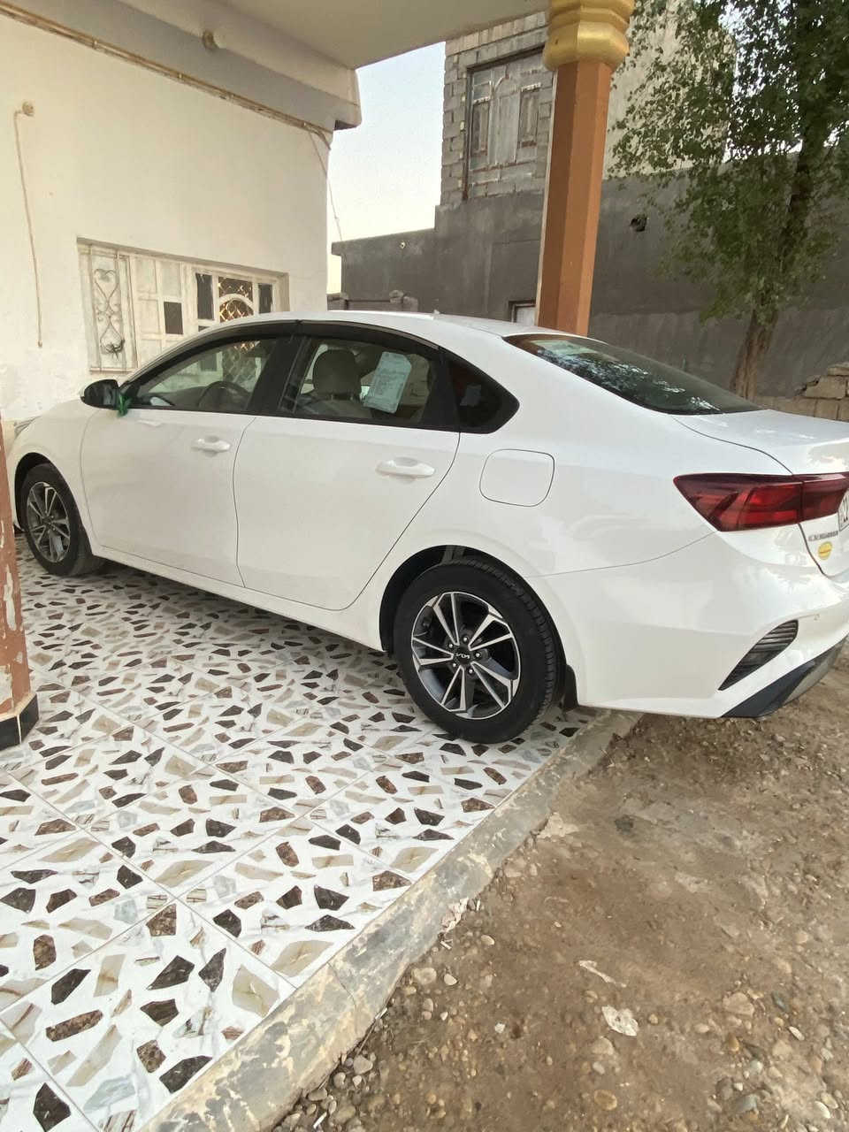 سيراتو 2023 اربيل سنويه 29 مكينه 2.0 دوش 
شاشه 
ماشيه 60 
لد نهاري + منضومه زينون 
كامره دواره 
حساس خلفي 
قطعتين تبريد
مانع انزلاق 
مخرج UBS
وباقي المواصفات معروفه 
السعر 188 
0780 200 7843
***********
واسط عزيزيه
