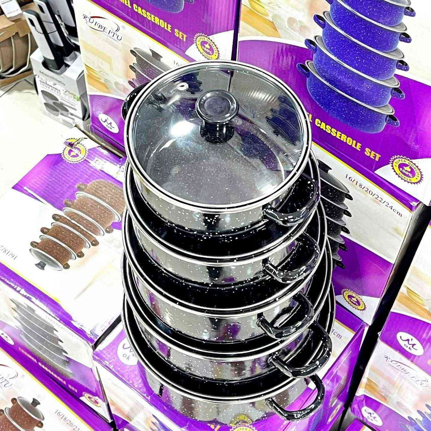 طقم قدور مينا فاخر 5 قطع بغطاء زجاجي – تصميم مرقّط مقاوم للحرارة
طهي الأرز، الشوربات، اليخنات، والمعكرونة.
مصنوع من معدن مطلي بالمينا عالي الجودة مقاوم للحرارة.
توزيع متساوٍ للحرارة يساعد على نضج الطعام بشكل أفضل.
تصميم مرقّط أنيق يضيف لمسة فخامة للمطبخ.
مناسب لمعظم أنواع المواقد (غاز – كهرباء).
5 قدور بأحجام مختلفة.
5 أغطية زجاجية مطابقة.
24 × 24 × 28 سم
يتوفر خدمة توصيل لجميع المحافظات بغداد, العراق


**إذا كنت صاحب هذا الإعلان وتريد حذفه لأي سبب، رجاءا أرسل رسالة إلى الدعم الفني**