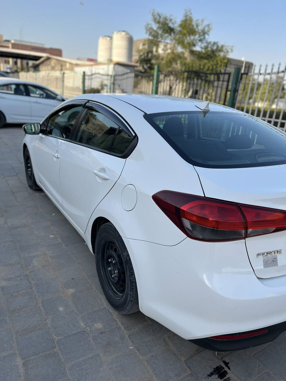 السلام عليكم 
كيا فورتي للبيع موديل 2017 لون ابيض 
سنويه لل 2030 
محرك 2000 دوش كير AT 
تحكم استيرن
 شاشه نظام أندرويد 
كأمره دواره 
حادثها من امريكا جاملغ امامي جهه اليمنى تبديل 
ووالابواب نصف مصبوغات اثر شخط أثناء الحادث وكما موضح بالسونار والصور 
ماشيه 164 
واني مبدل فقط كازكيت بسبب إرجاع الماء من الراديتر إلى الدبه 
ومبدل راديتر جديده ولف حماوه جديد من أثناء تبديل كازكيت 
السعر 120$
مكانها النجف 
للاستفسار ***********
