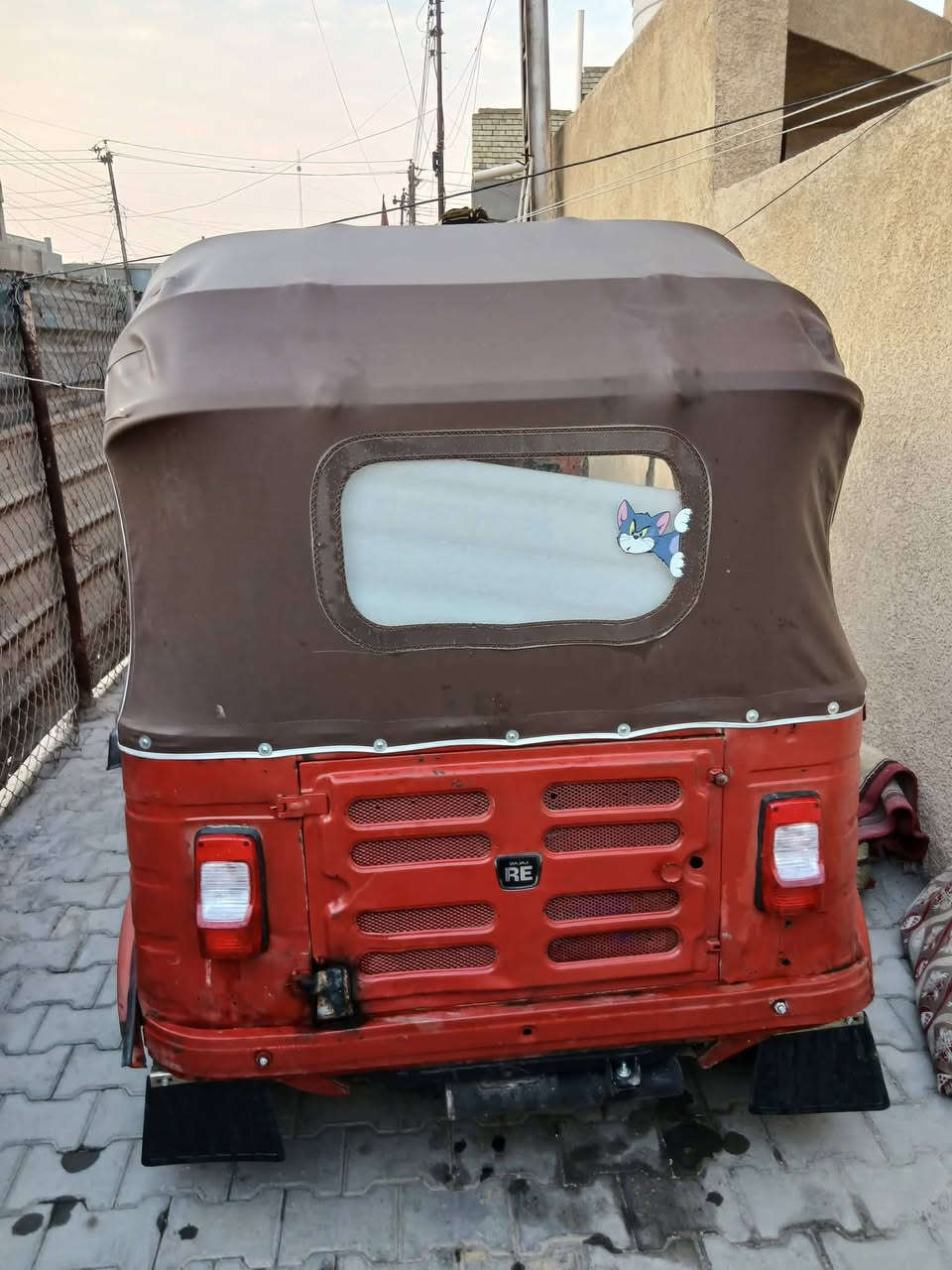 للبيع موديل ١٨ اوراق كامله تعمير عام تكتك حلوة اوجاهزة كبل للشارع السعر 3 او 300 العنوان بغداد جسر ديالى القديم ***********
