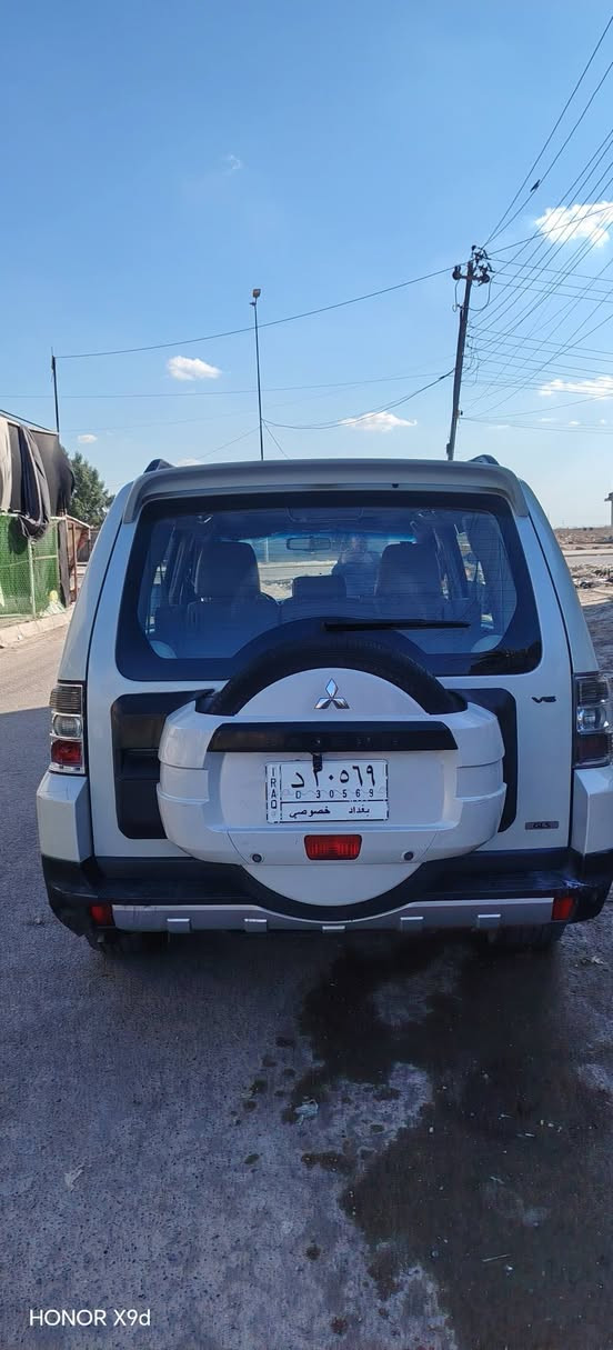 السلام عليكم باجيرو موديل ٢٠٠٨ حبتور بيها صبغ بابين بدون ضربه أثر شخوط السياره بسمي رقم ألماني ١٢٥ وبيها مجال عنوان الحسينيه مال راشديه ***********
