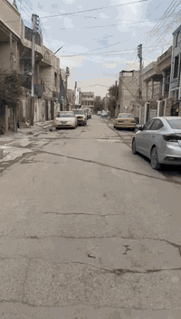 (دار للبيع خلف ١٠٠متر سوق شلال شارع المختار)ثلاثة طوابق يحتوي على 4غرف نوم و٤حمامات  واستقبال ومطبخ   بناء حديث درجة أولى السعر240مليون وبي مجال بسيط///‭٠٧٧٣ ٠١٤ ٣٣٣٥‬
