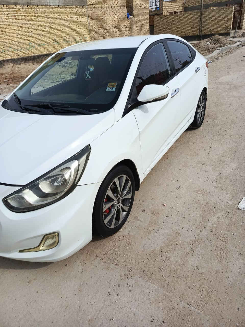 السلام عليكم اكسنت موديل2013 خليجي رقم ذي قار انكليزي تحويل ثاني يوم  محرك 1600 السياره جاهزه كير محرك تبريد حدايه  مكان السياره ذي قار الشطره ***********
