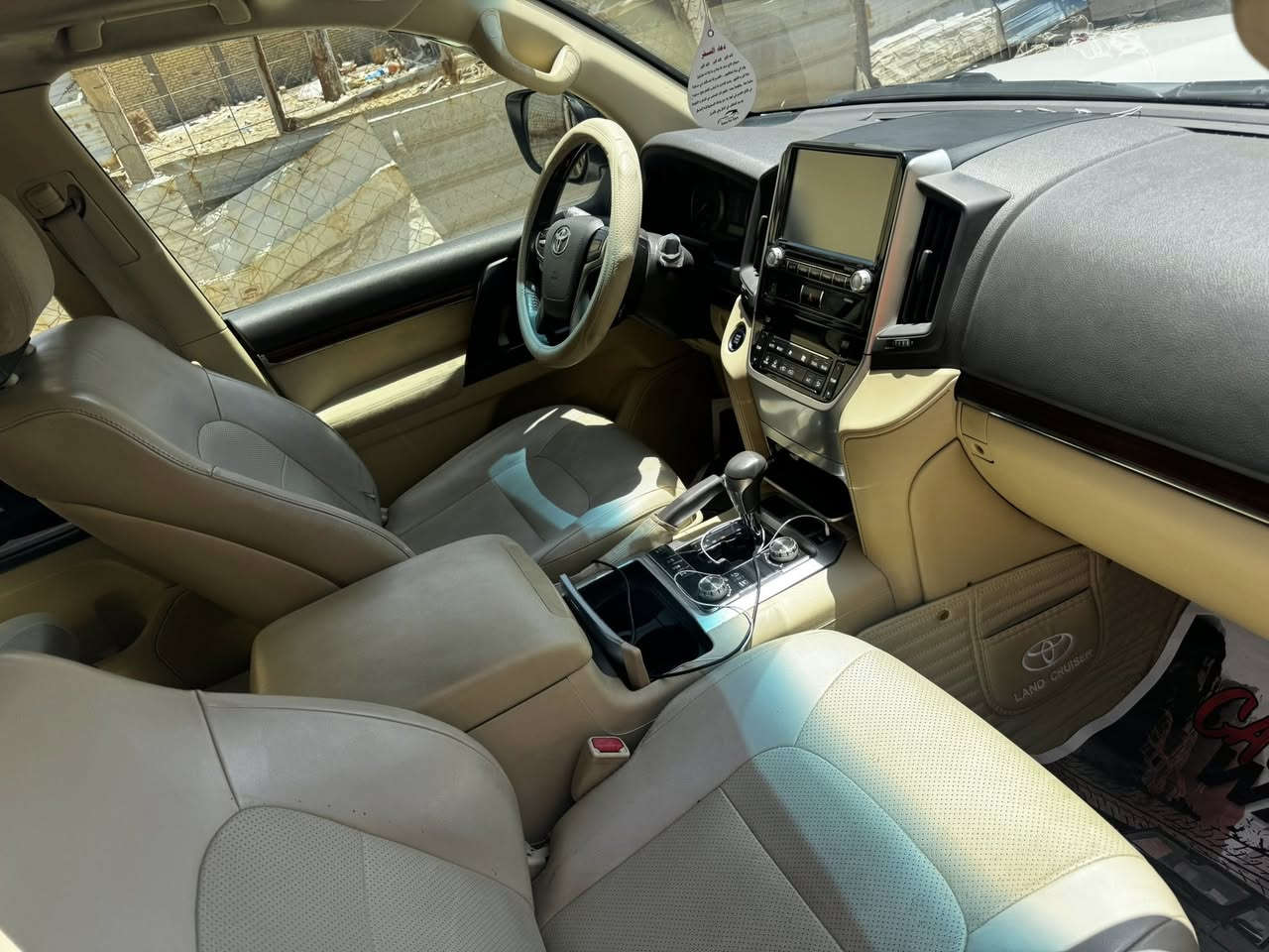 لاندكروزر 2017 مكفولة
السيارة نظيفة وجاهزه
محرك كير شاصي على الفحص
مكفولة من الحوادث والغرق

المواصفات:
 • محرك 6 سلندر
 • دبل ثقيل وخفيف
 • بصمة تشغيل
 • شاشة وكالة
 • كاميرا خلفية
 • تحكم بالمقود
 • مثبت سرعة
 • مقاعد جلد
 • مكيف ثلج
 • صيانة منتظمة
***********   سعر السياره 45 الف وبيها مجال
