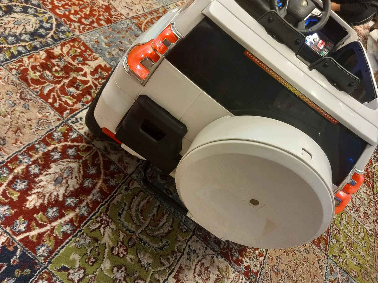 السلام عليكم سيارة اطفال للبيع استعمال قليل بعدهي جديده مابيها كل عطل بطاريتها جديدة سعرها ١٢٥ وبيها مجال مكاني النهروان حي الجوادين 
***********
