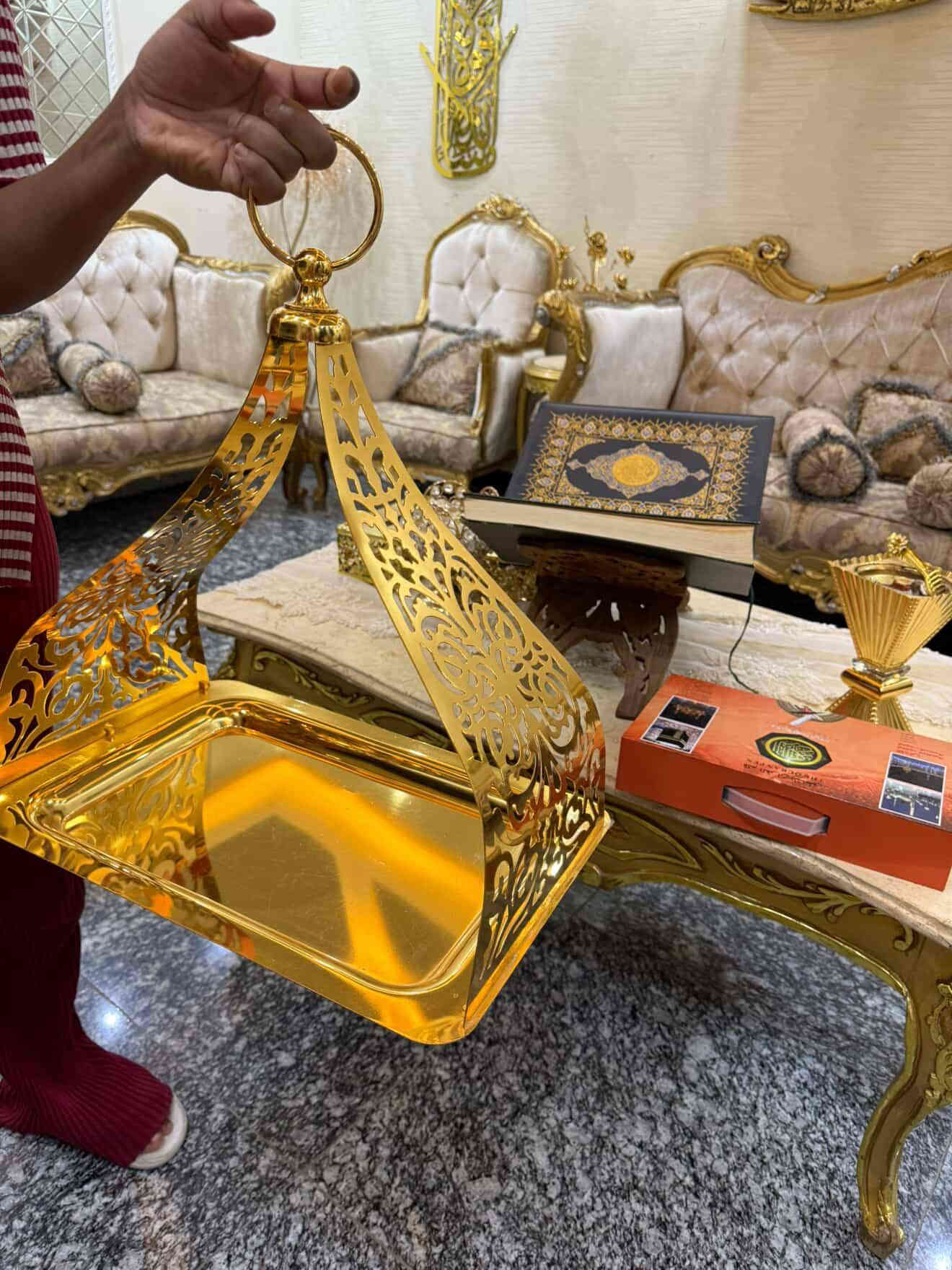 تخم مصري 10 مقاعد جديد استعمال قليل جدا تخم مع عرباتة تقديم مع دلة كبيرة مع سلة تقديم
سعر مناسب جداً 
العنوان السيدية 
الاستفسار ***********
