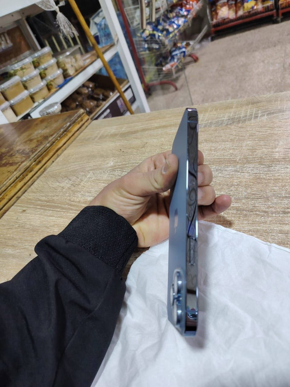 ايفون13برو ماكس
ذاكره256
بطاريه86
تك سيم 
نموذجM
ميعبر هوه
لون بحري جهاز شرط كلو وضع شريكه 
نضافه كلشي موضح بلصوره 
وياه فقط كيبل مكاني موصل جانب الايسر حي الكرامه
السعر650وبي مجال قليل: ***********
