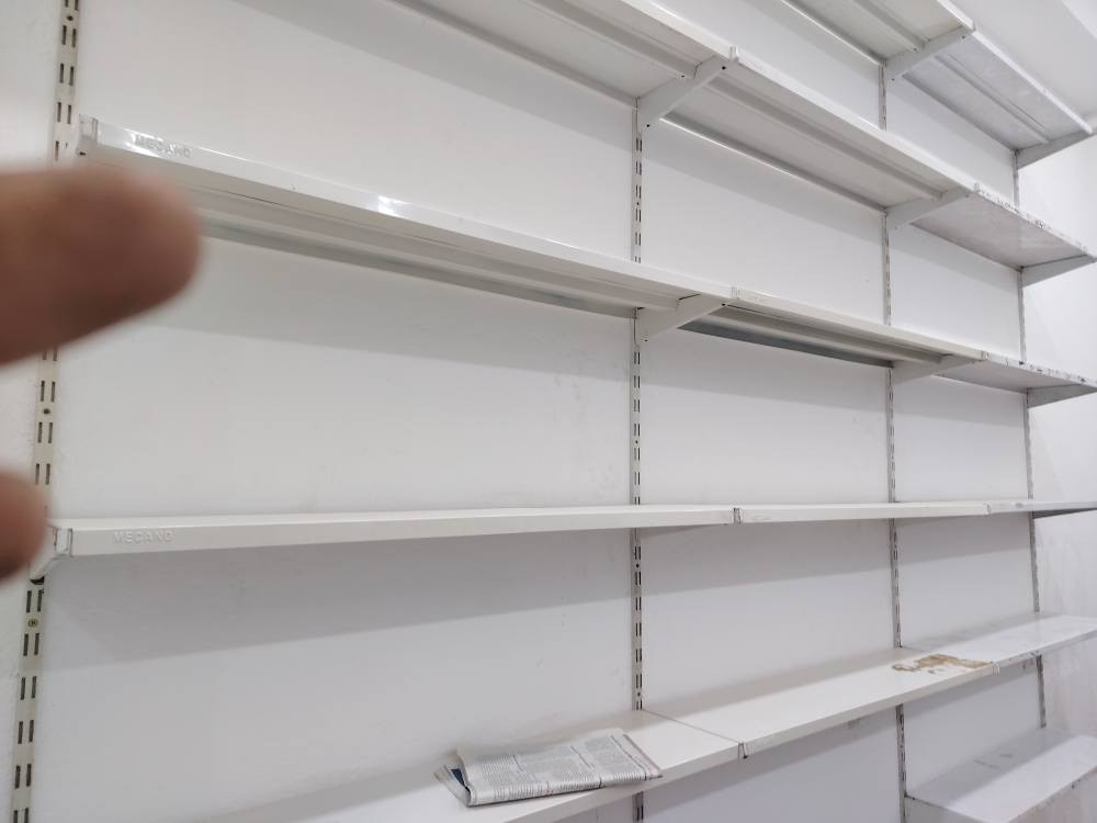 رفرف محلات للبيع ميسان العمارة الأتصال على الرقم الواتساب *********** عمارة, ميسان
