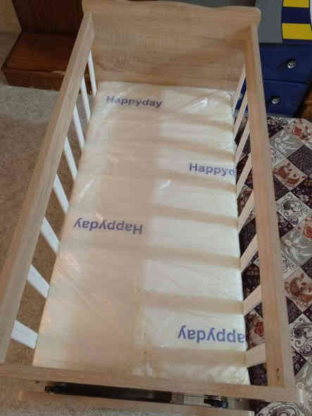 📌 للبيع كاروك أطفال بحالة ممتازة
– الخشب نظيف وقوي
– مناسب من الولادة لحد عمر سنة تقريبًا
– الفرشة جديدة ومغلفة (Happyday)
– بدون أي ضرر أو نقص
– السعر مناسب ورح نتراضى 
للجادين فقط – للاستفسار راسلني.***********
