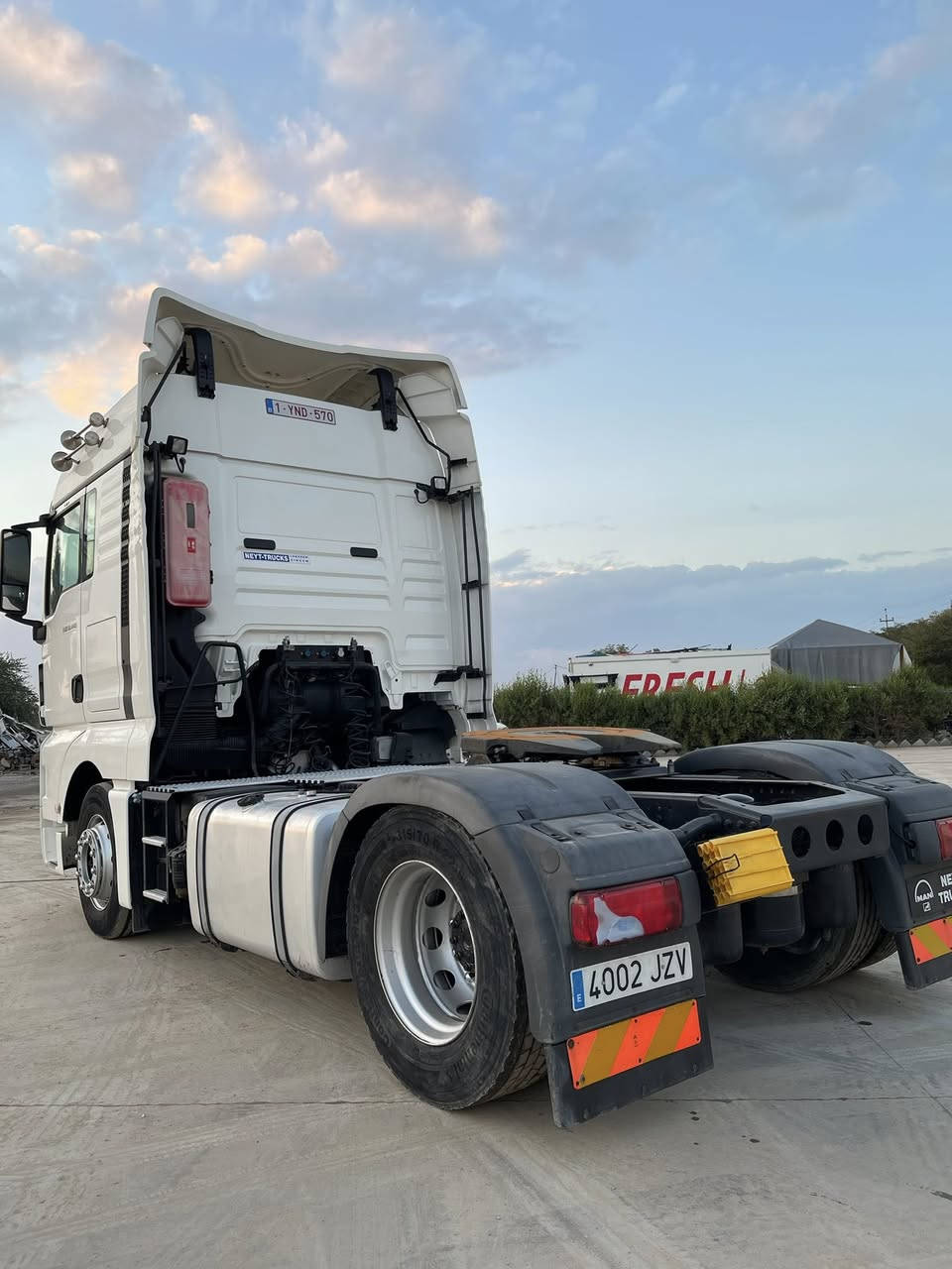 MAN 2017-440
مۆدێل ٢٠١٧ حجم ٤٤٠ دەبڵ سۆپەڕ
گێڕ مان ڕیتایدەر
کامل مواسەفات دەبڵ تانکی 
بە ڕۆیشتن هاتووە
جاهزە هیچ مەسرەفی نیە
***********
***********
