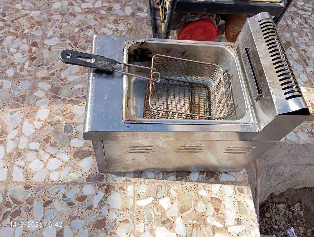 مجمده مستعمله بس شبه الجديده شاشه 43 فول ما داخل صيانه سبلت 2 طن قلايه فنكر على الغاز برميل مع تنور اللي يحب الخاص وامه يراسل على هذا الرقم مجمع بيتي الاول ***********
