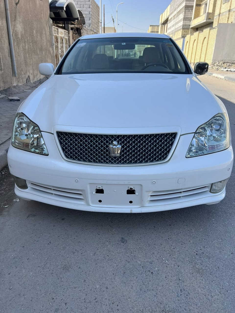 السلام عليكم شاهينه تسجيل جديد مزاد دخول جديده رقم بصره انكليزي باقي فقط على رقم  كفاله  سياره جديده على وضع الشركه ماشيه 60 الف موديل  2004 كرستال اصل بها فقط طختي داخل صوره بصمه سوده بلوتوث حساسات امامي خلفي كامره خلفيه  لايت دوار مكان السياره  
البصره الزبير ‏‪***********
