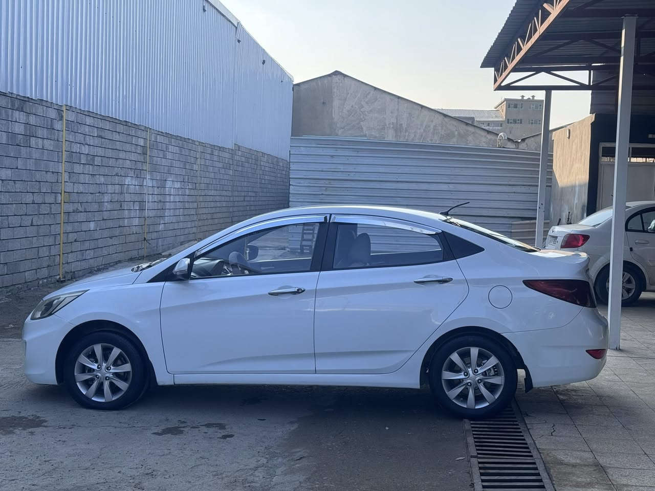 اكسنت 🚗
وأرد خليجي 💯 

موديل 2017👋

رقم نينوى اوربي 👋 إني شرعيها 👋 

سنويه مو ساقطه 🙋 شرط التحويل 🚦 

كوبون بانزين ⛽ 

محرك 16 جي تي اي شرط بدون دوانز 

محرك وكير شرط 👋 

طخم تاير طخم امامي خلفي جديد 👋 

تبريد ثلج 🥶 مكيف الهواء 

📢ضررها فقط بالباب موضح بالصورة ملاحظات بارد وكدام العين 

#العنوان #الموصل # حي السكر 

للتواصل 

***********📱كورك 📞

***********📱اسيا📞
