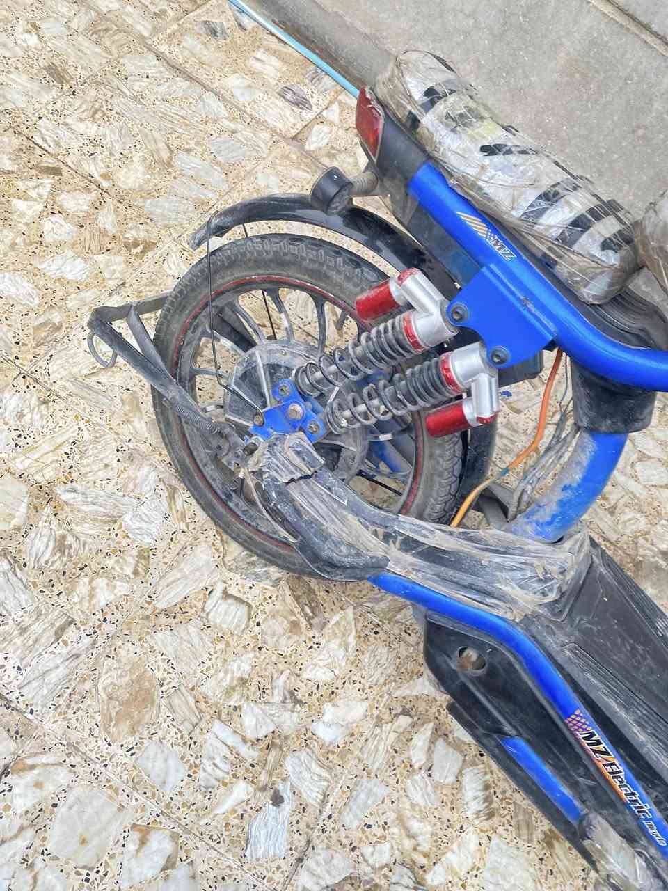 السلام عليكم دراجه شحن للبيع حجم24 موديل24 بطاريات وكهربائيات فول السعر200 وبي مجال كركوك حي العسكري
***********
