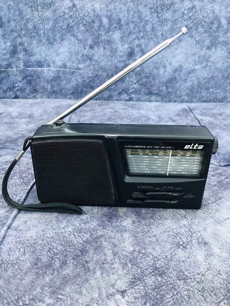 للبيع 📻
راديو من شركة  eLta 🇩🇪 
صناعة المانيا 1990 
نظافة الجهاز 100 % 
نظام الراديو FM / MW / KW / LW
للاستفسار اكثر مراسلة الصفحة 
وات ساب *********** اتصال ☎️
