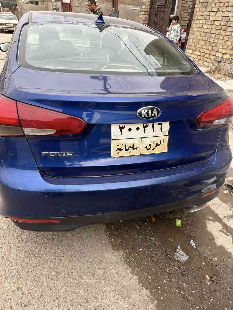 كيا فورتي رقم سليمانيه 2018 فئة s وارد امريكي مابيها حادث داخله بس اهنا بالعراق صاربيها تبديل صندوك وبنيد نفس اللون بدون لغود وشواصي مكفولات  السياره فووول مواصفات ابيعها ع هذا الوضع السياره مابيها صبغ ابد   
مكانها بغداد البلديات معروضه ب123 وبيها مجال  
***********
