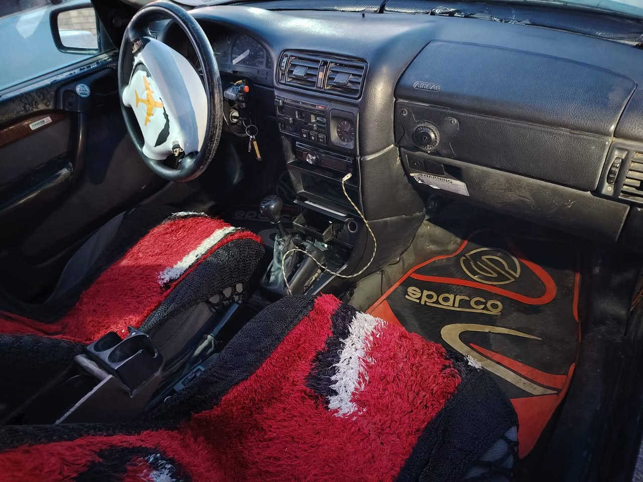 سلام عليكم سياره اوبل فكترا موديل 94 سياره نظيفه  محرك وكير نظيفه وما بيها تبخير رقم بغداد  تحويل مباشر السعر. 28 وبيها مجال لخاطر الجيه للاتصال  على رقم ***********
