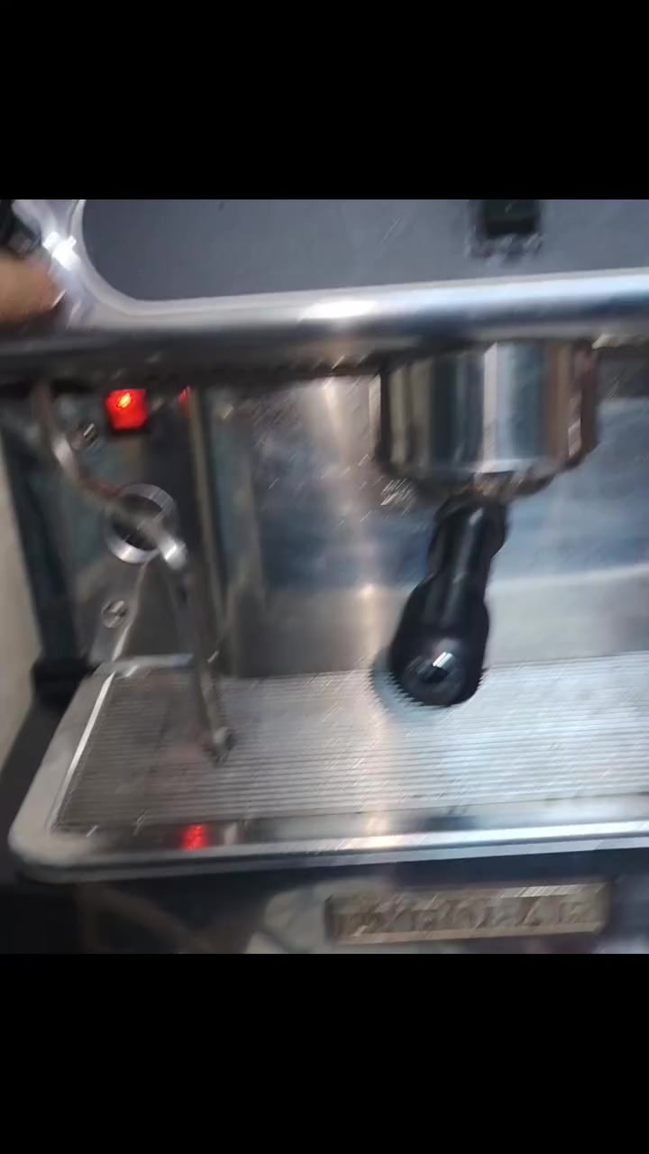 بسبب وعود كاذبة ماكينة اسبريسو قبضة واحدة + طاحون قهوة يطحن اسبريسو وقهوة تركية كذا عيارات
متواجد في أربيل


**إذا كنت صاحب هذا الإعلان وتريد حذفه لأي سبب، رجاءا أرسل رسالة إلى الدعم الفني**