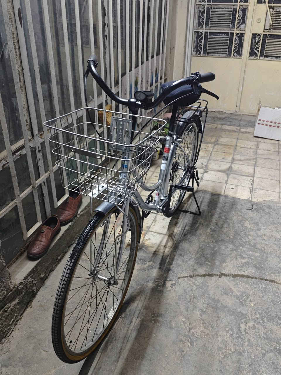 سلام عليكم بايسكل بناتي حجم 26
مابي اي نقص كامل شوفت عينك 
سعر 65 بي مجال جدآ قليل حك الجية
للتواصل ***********
مكاني البياع الرسالة الثانية
