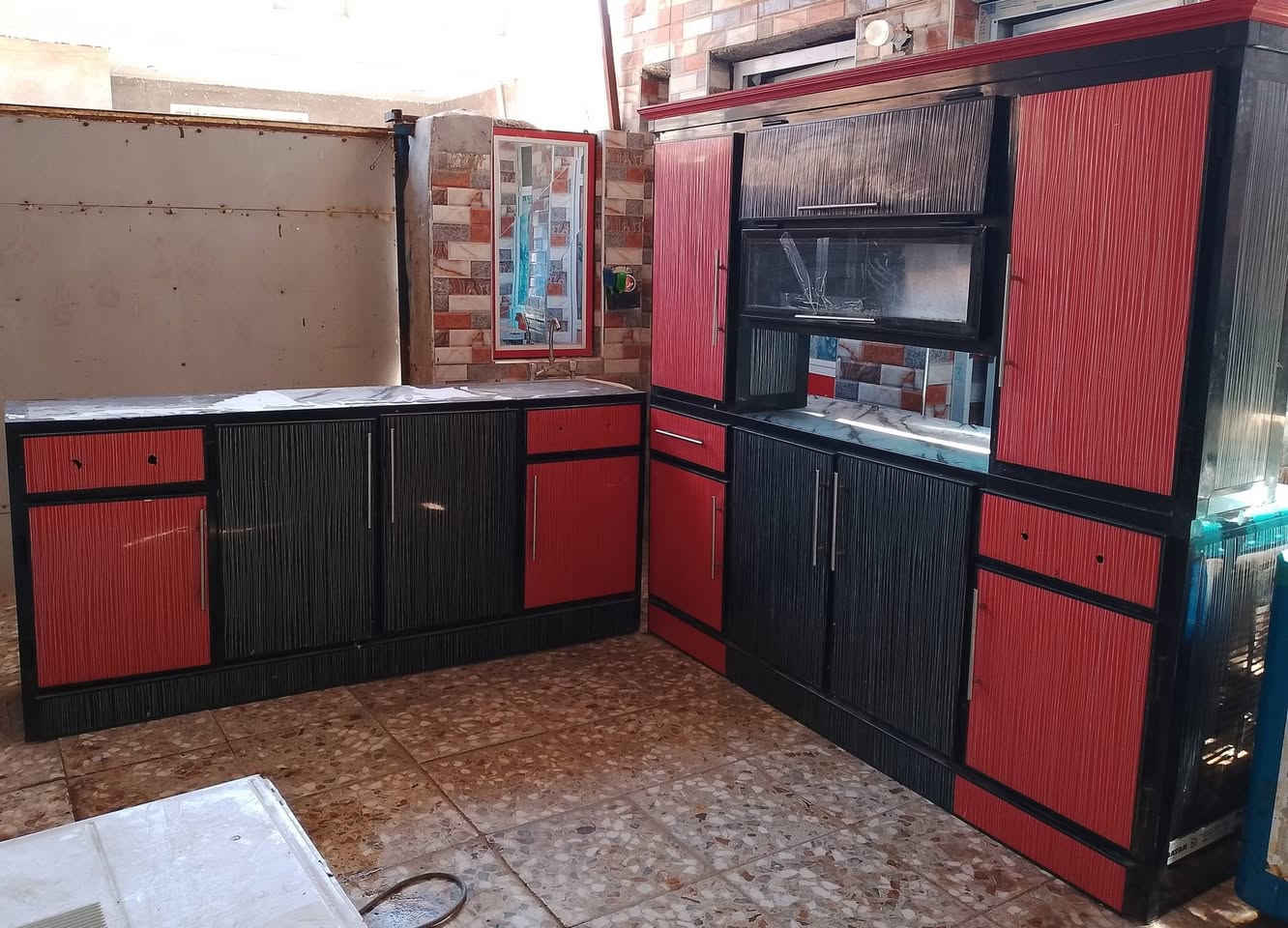 كاونتر ثلث قطع تفصال من غير سنك يعني ماويه سنك بس ذن القياس مترين طول كل قطعه جدن نضيف السعر 250وبيه مجال قليل العنوان محاويل *********** يرهم مراوس ب سبلت او مكيف محترك
