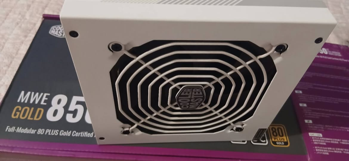 للبيع: مزود طاقة احترافي للكمبيوتر Cooler Master MWE Gold 850 V2 – White Edition

🔹 القدرة: 850 واط
🔹 الكفاءة: ‎80+ Gold‎ لتوفير الطاقة وأداء مستقر
🔹 النوع: Full Modular (كيبلات قابلة للفصل بالكامل لسهولة التنظيم)
🔹 اللون: أبيض – مناسب لتجميعات الـ White Build
🔹 الحالة: ممتازة / شبه جديدة
🔹 يدعم أحدث قطع الكمبيوتر وكروت الشاشة القوية

✅ هادئ في العمل
✅ جودة تصنيع عالية من شركة Cooler Master
✅ مناسب للألعاب والأجهزة القوية

📦 المحتويات: مزود الطاقة مع الكيبلات الأصلية.

مع كيبل اكستينشن لكرت الشاش ezdiy _fab السعر ٢٠٠

شاشة تورنك عرض معلومات حجم ٣.٥ انش. نظيفة سعر ٢٠
براكيتات معالج انتل lga1700  الواحد ١٠ 
مكاني بغداد الغزالية


**إذا كنت صاحب هذا الإعلان وتريد حذفه لأي سبب، رجاءا أرسل رسالة إلى الدعم الفني**