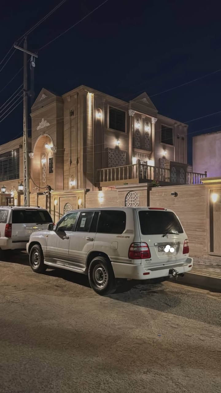 للبيع تويوتا لاند كروز GXR موديل 2004🚗
موديل: 2004

الفئة: GXR

محرك 6 سلندر 4.5 لتر بنزين

قير أوتوماتيك

دبل ثقيل وخفيف

دفلوك

فتحة سقف

ثلاجة

مكيف 3 قطع أمامي وخلفي وسط

مرايا كهربائية

زجاج كهربائي

هوك بلادي

داخلية نظيفة

عليها تايرات  اصلي ورنك اصلي

بيها قطعتين صبغ فقط بدون شواصي

ماشيه 225 

رقم اربيل سنويه لل2030 باسمي
مكان سياره البصره 

📞 للتواصل: (***********
