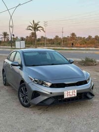 كيا فورتي  مديل 2023  لون رصاصي ضرر السياره بس بنيد بدون دواخل صور الض...